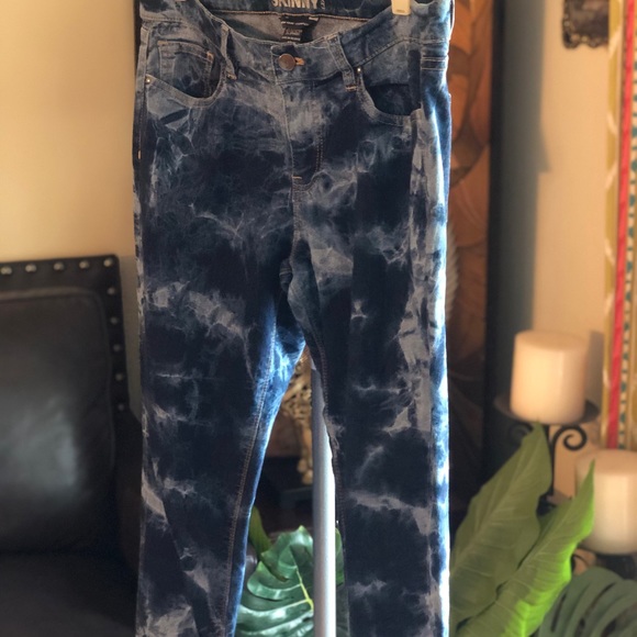New York & Company Low Rise Skinny Tie Dye Jeans - Picture 8 of 14